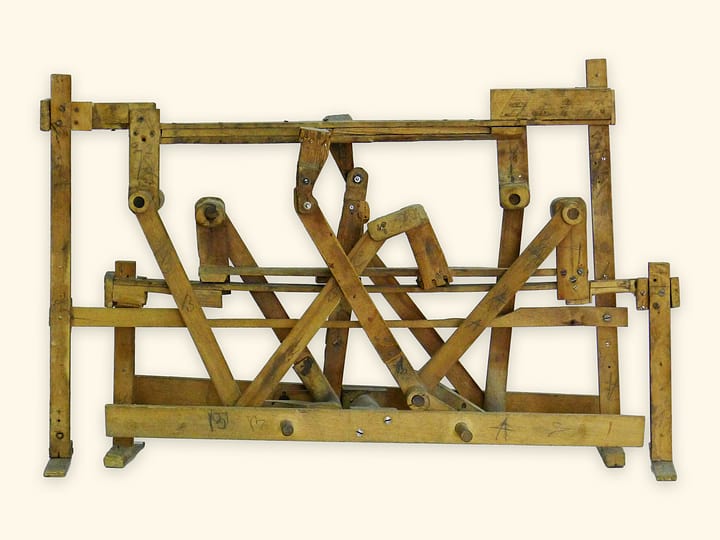 Mécanismes de Tchebyshev — Machine plantigrade — Premier modèle d’essai de Tchebychev (Université de St.-Pétersbourg)