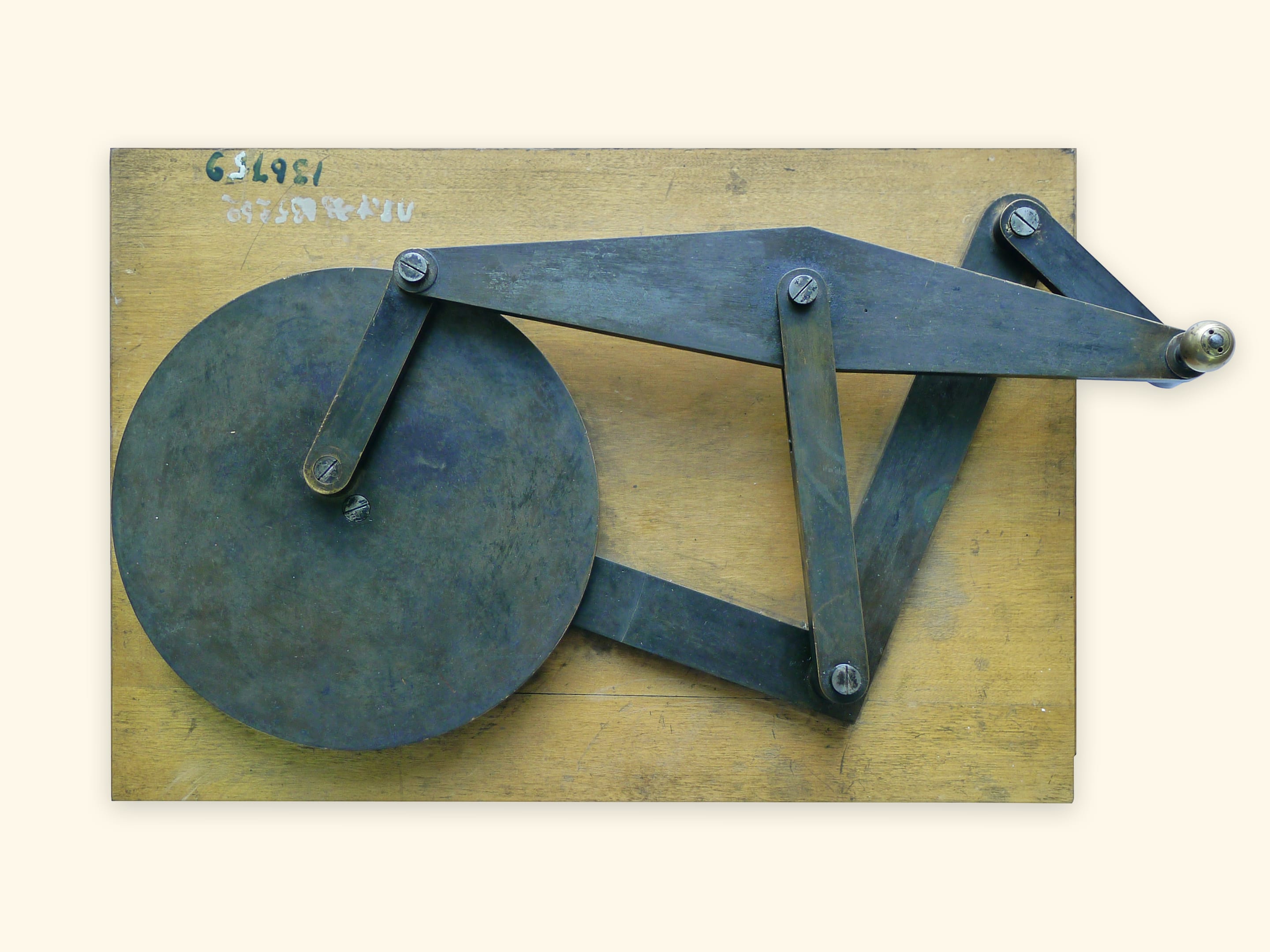 Modèle de Tchebychev (Université de St.-Pétersbourg)