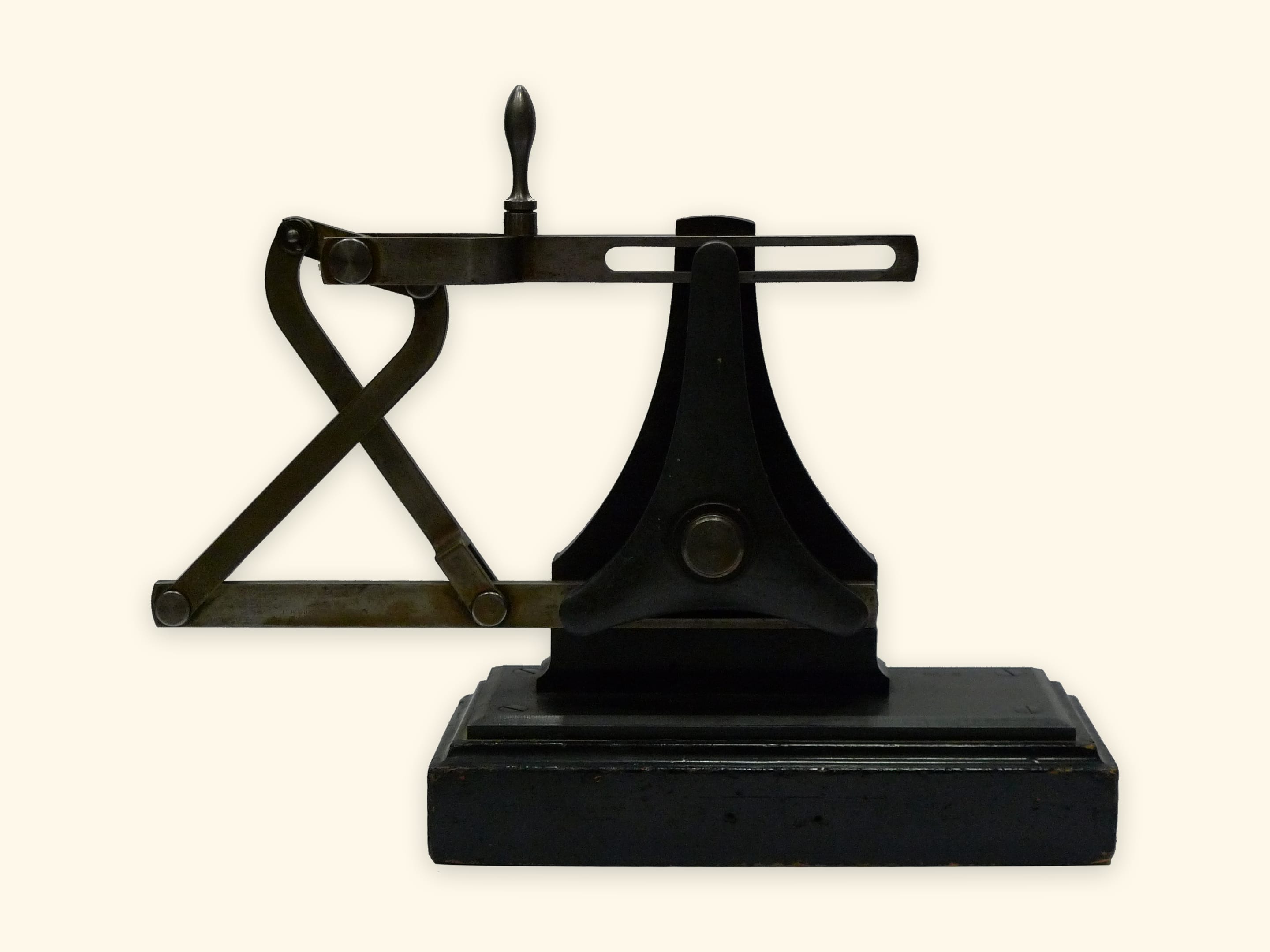 Modèle de Tchebychev (Université technique Bauman)