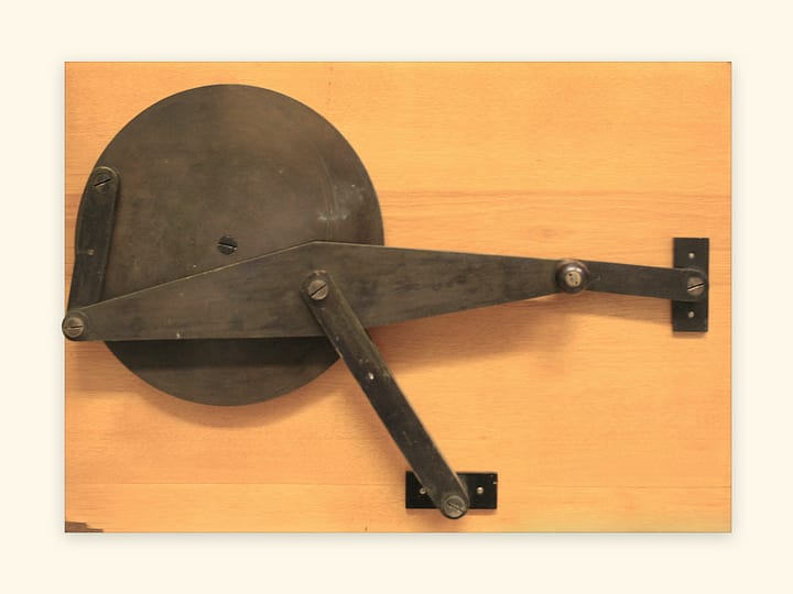 Mécanismes de Tchebyshev — Mécanisme à six leviers articulés à contre-manivelle — Modèle de Tchebychev (Musée polytechnique)