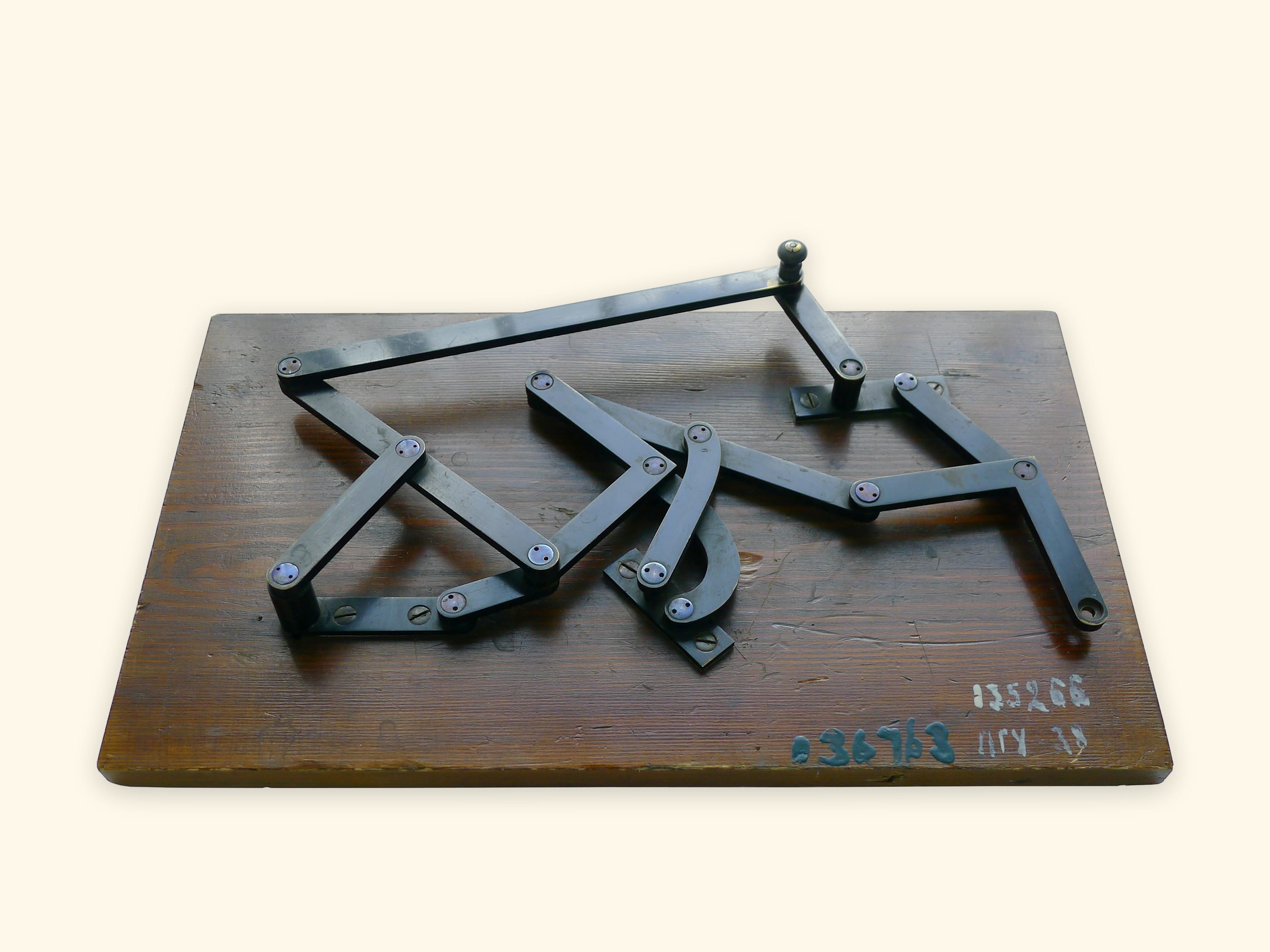 Modèle de Tchebychev (Université de St.-Pétersbourg)